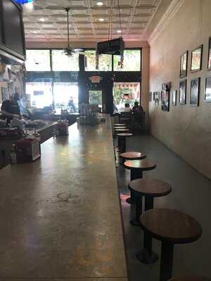 Bubbalu's Bodacious Burgers & Classy Dogs