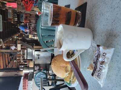 Shrimper's Grill & Raw Bar