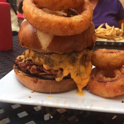 Schatzi's Pub And Bier Garden