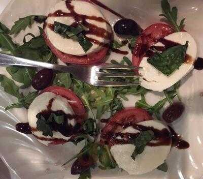 Picano's Restaurant & Lounge