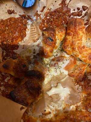 Sqzbx Brewery & Pizza Joint