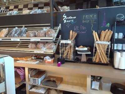 Daube's Cakes And Bakery