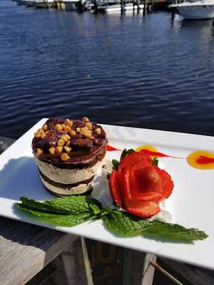 Manatee Island Bar & Grill