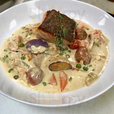 Fixins' American Craft Eatery