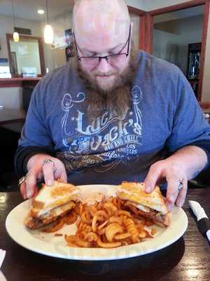 Mike & Denise's Pizzaria And Pub