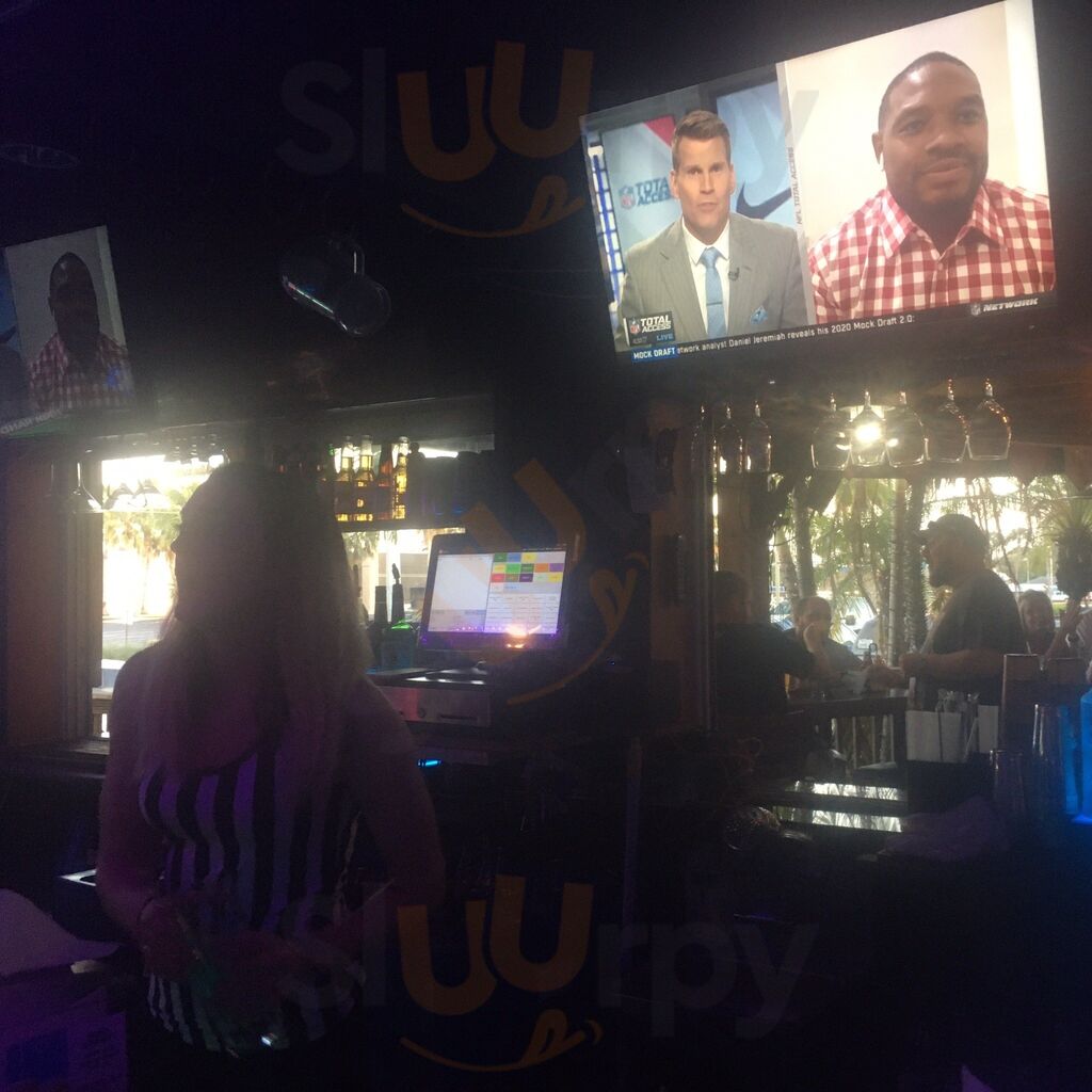 Luke's Sports Shack Bar & Grill