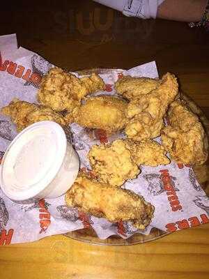 Hooters Fox Valley