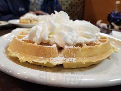 The Maple Leaf Family Restaurant