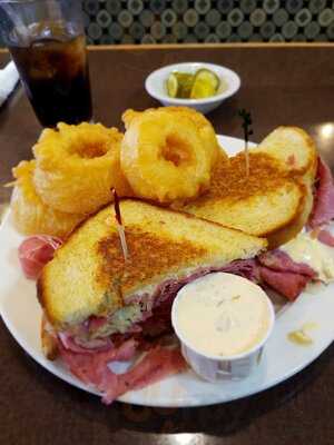 The Maple Leaf Family Restaurant