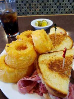 The Maple Leaf Family Restaurant