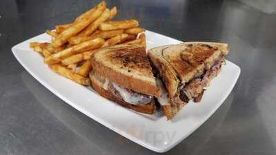 Grape Street Bar & Grill