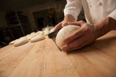 Crispelli's Bakery & Pizzeria