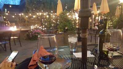 Twigs Tavern & Grille