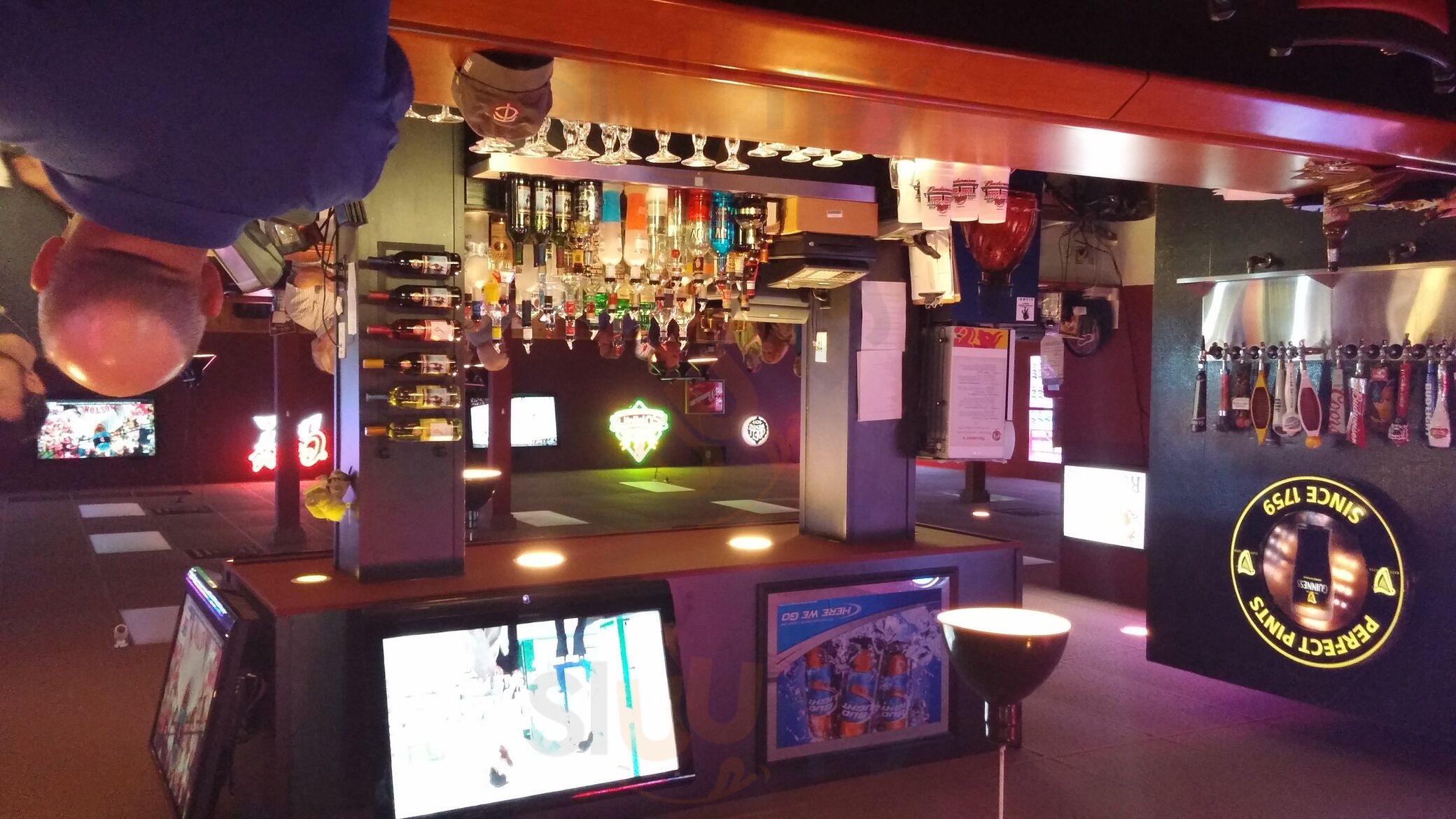 Rooster's Barn And Grill