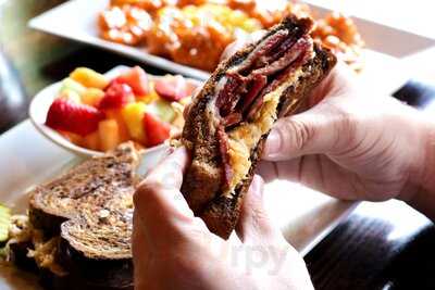 Wildwood Sports Bar & Grill