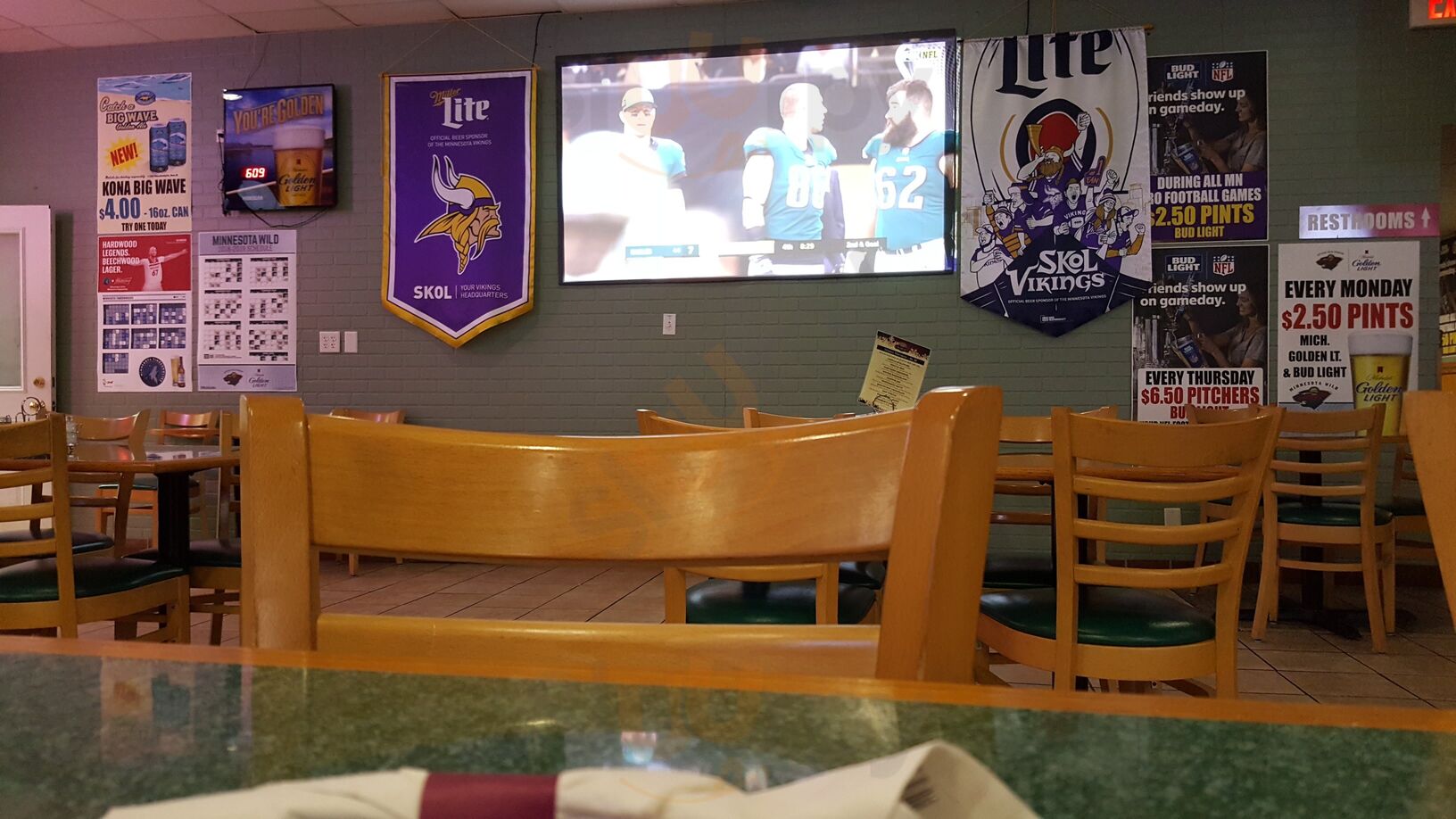 Charlies Eatery & Pub