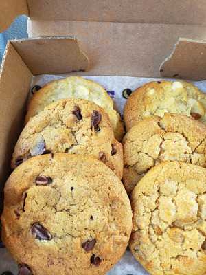 Insomnia Cookies