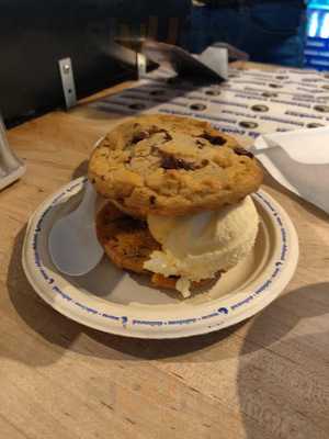 Insomnia Cookies