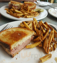 Outside In Restaurant & Bar