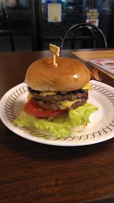 Gilligan's On The Lake