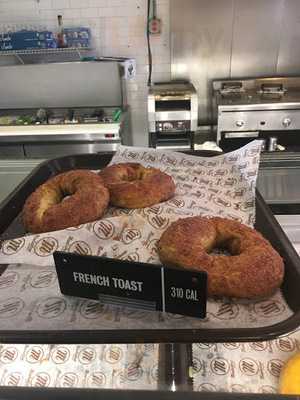 Charlies' Bagels And Deli