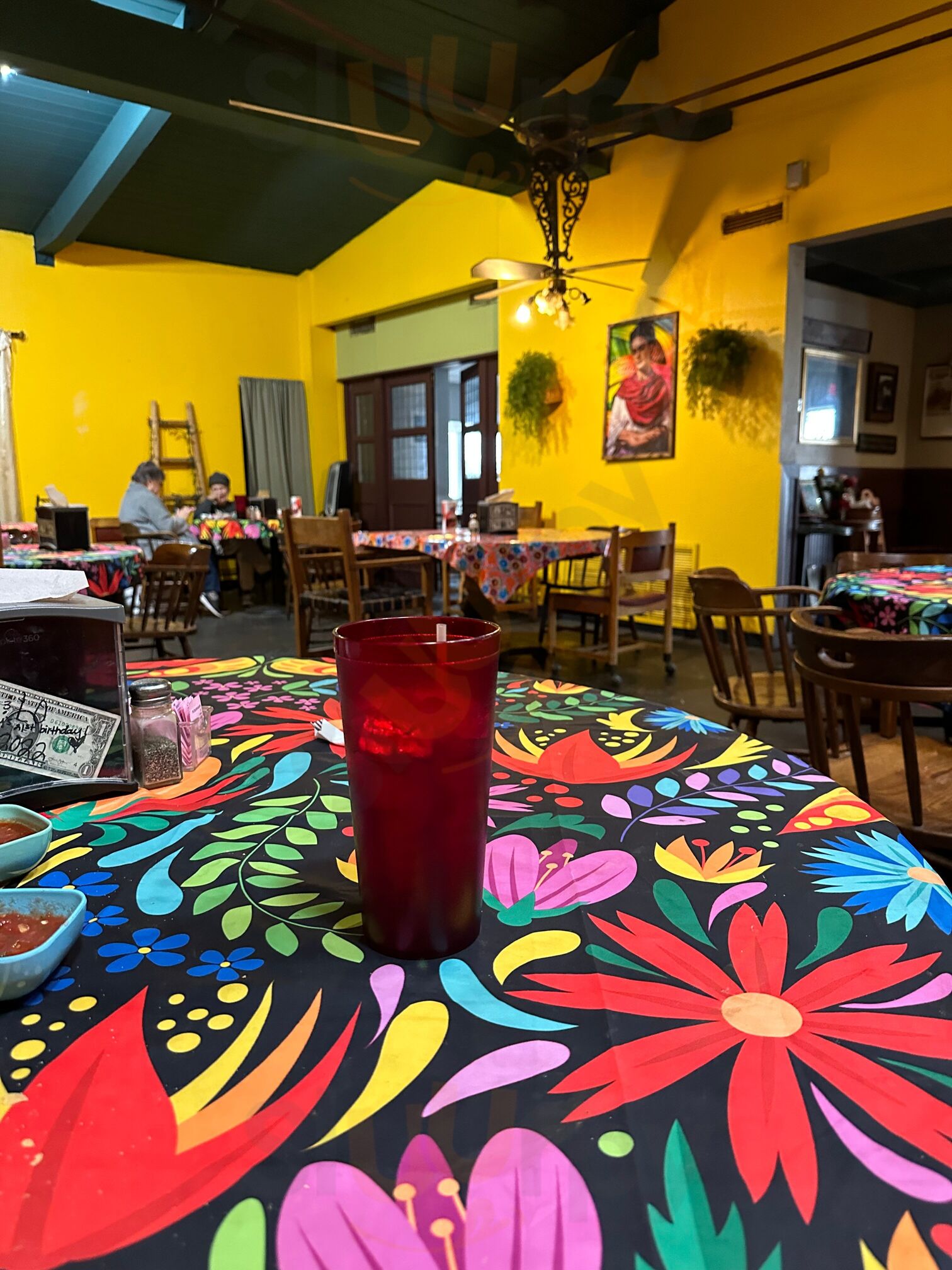 Charlas Restaurante & Bar