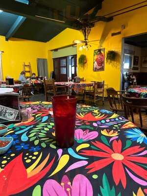 Charlas Restaurante & Bar