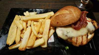 Red Robin Gourmet Burgers