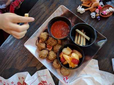Red Robin Gourmet Burgers