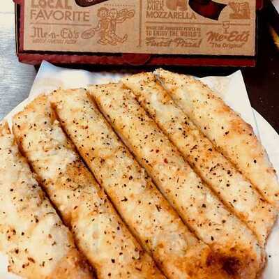 Me-n-ed's Pizza Parlor