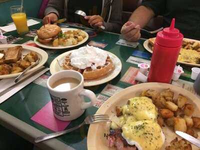 Four Sisters Owl Diner