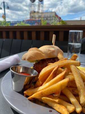 Lake Ave Restaurant & Bar