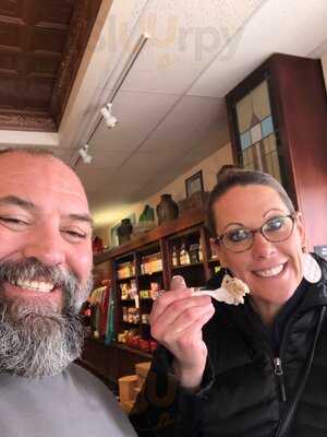 Clinton's Soda Fountain