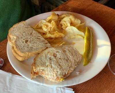 Sir Benedict's Tavern