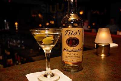 Syl's Restaurant & Lounge