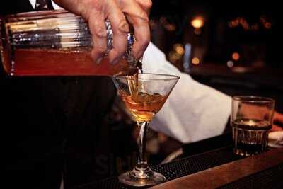 Syl's Restaurant & Lounge