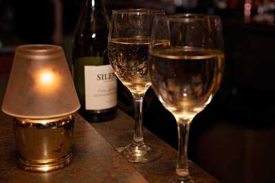 Syl's Restaurant & Lounge