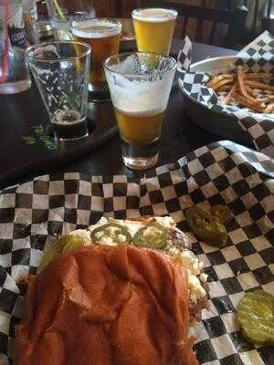 7 West Taphouse - Duluth Downtown