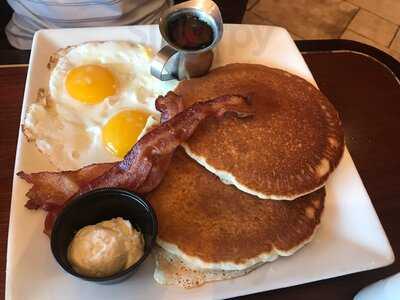 Minervas Restaurant & Bar