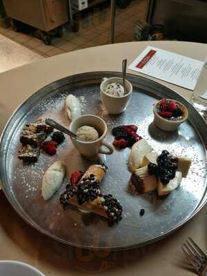 Aida Bistro & Wine Bar