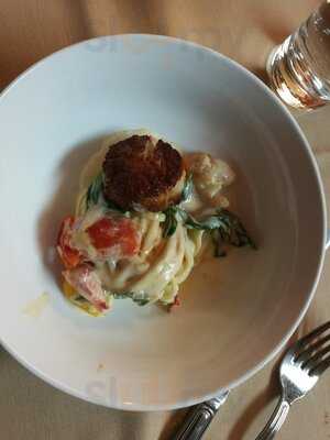 Aida Bistro & Wine Bar