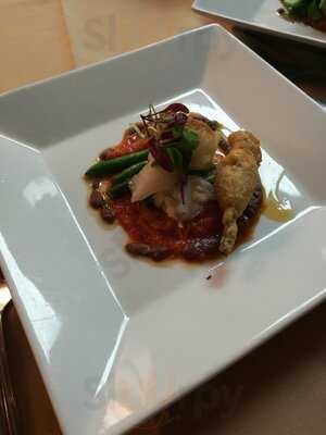 Aida Bistro & Wine Bar