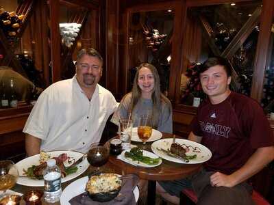 Mignon's Steaks & Seafood