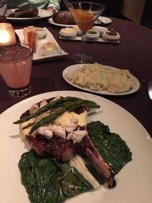 Mignon's Steaks & Seafood