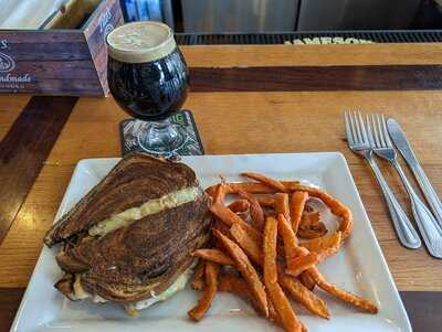 Fins Fish House & Raw Bar