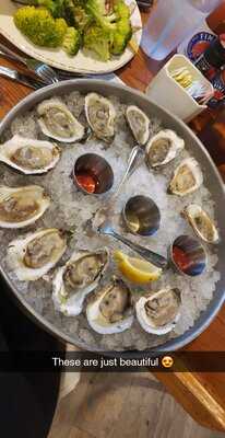 Fins Fish House & Raw Bar