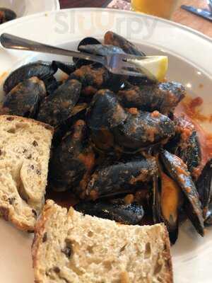 Fin's Ale House & Raw Bar