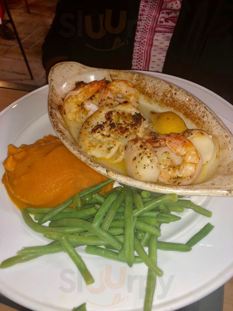 Fin's Ale House & Raw Bar