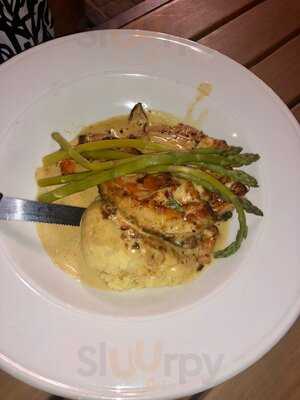 Fin's Ale House & Raw Bar