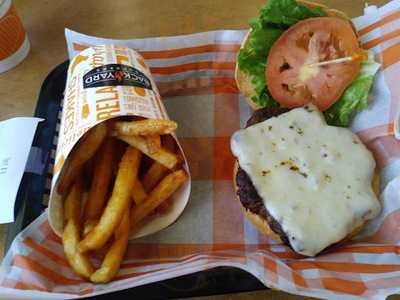 Red Robin Gourmet Burgers & Brews